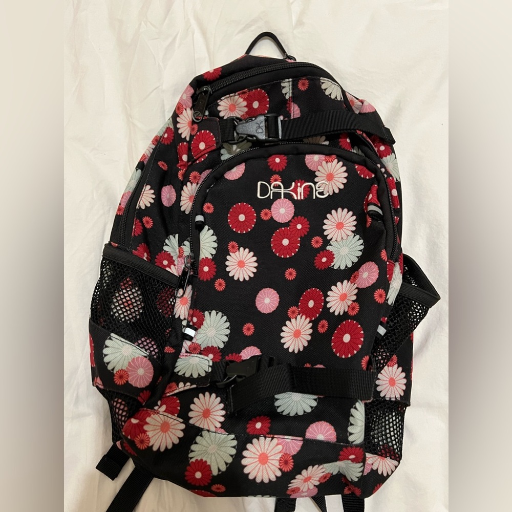 Dakine snowboard backpack